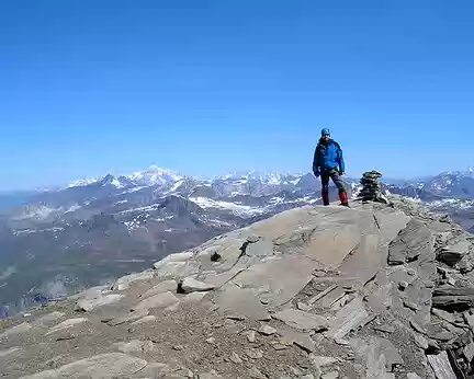 PXL026 Sommet avec le Mont Blanc au fond